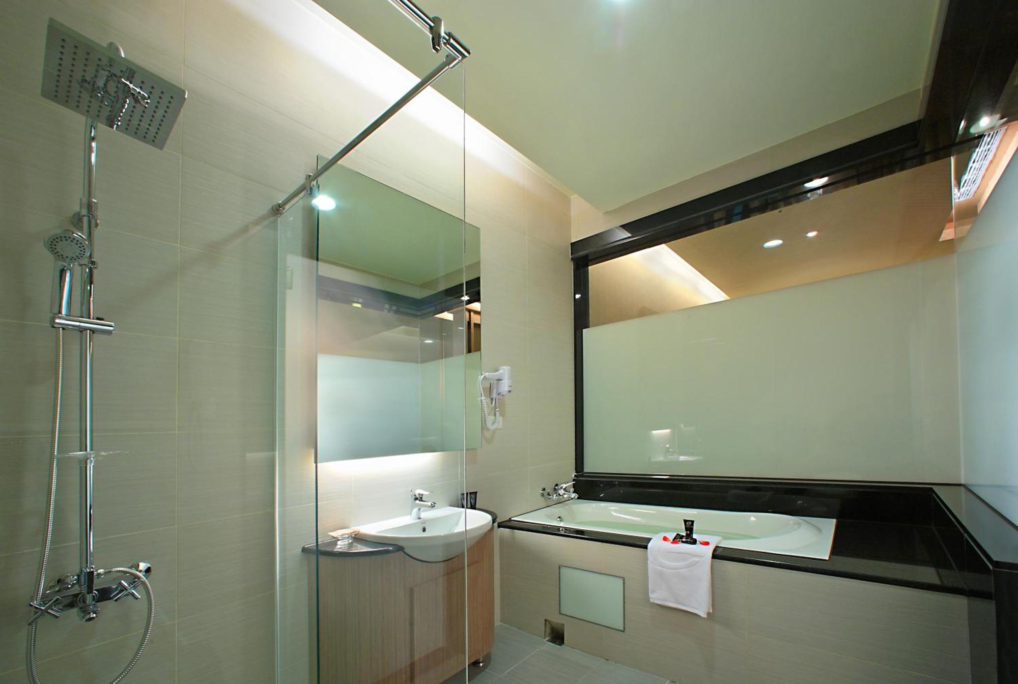 Shinkansen Grand Hotel Taichung Exterior photo