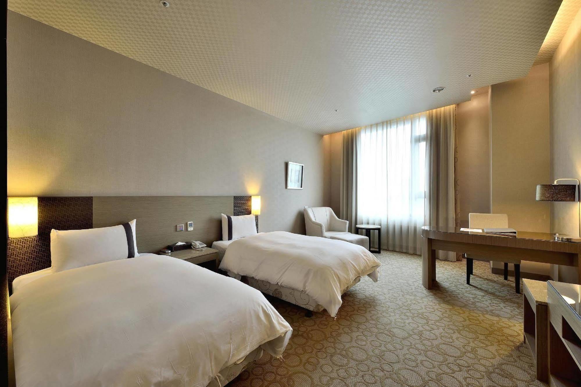 Shinkansen Grand Hotel Taichung Exterior photo