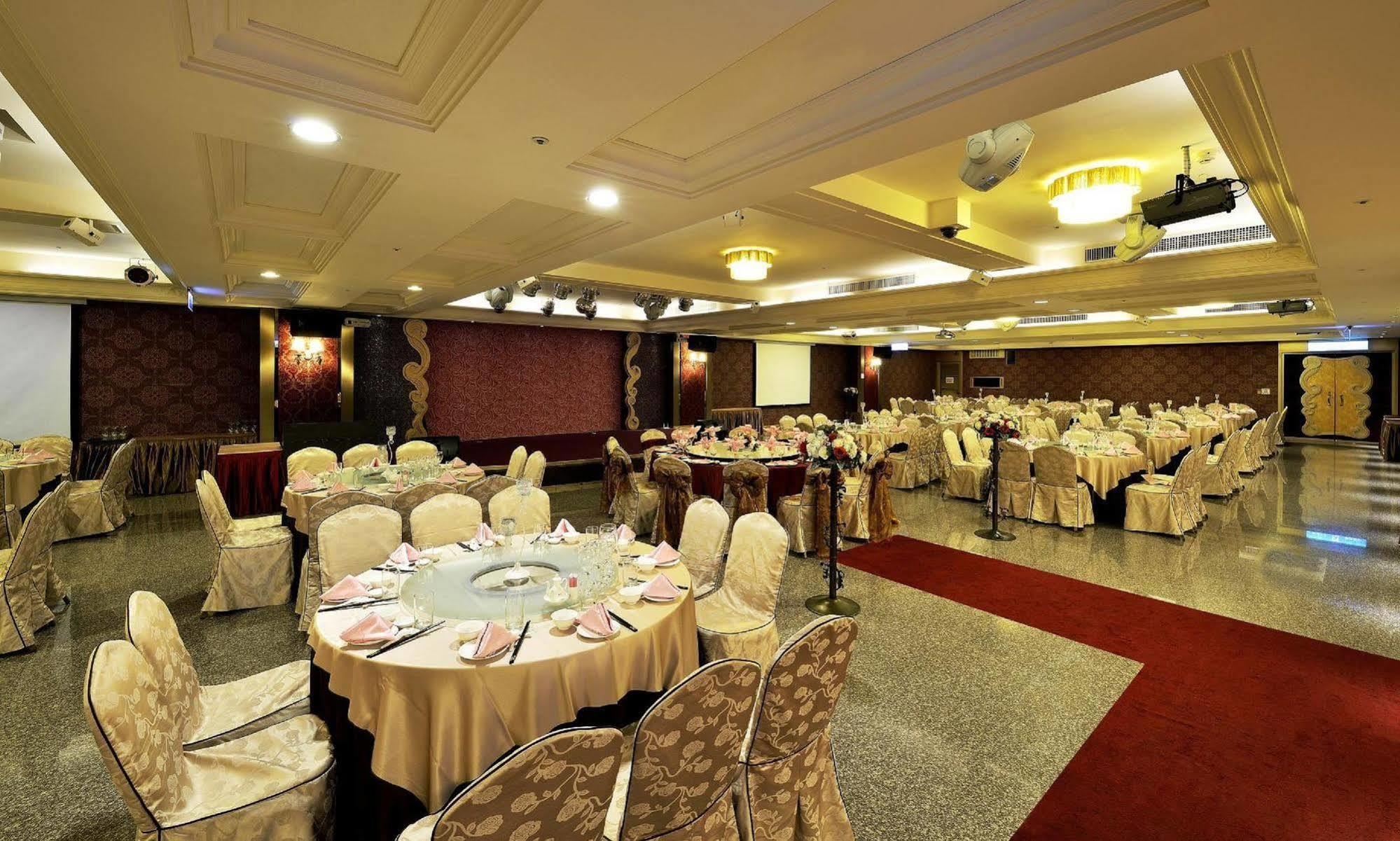 Shinkansen Grand Hotel Taichung Exterior photo