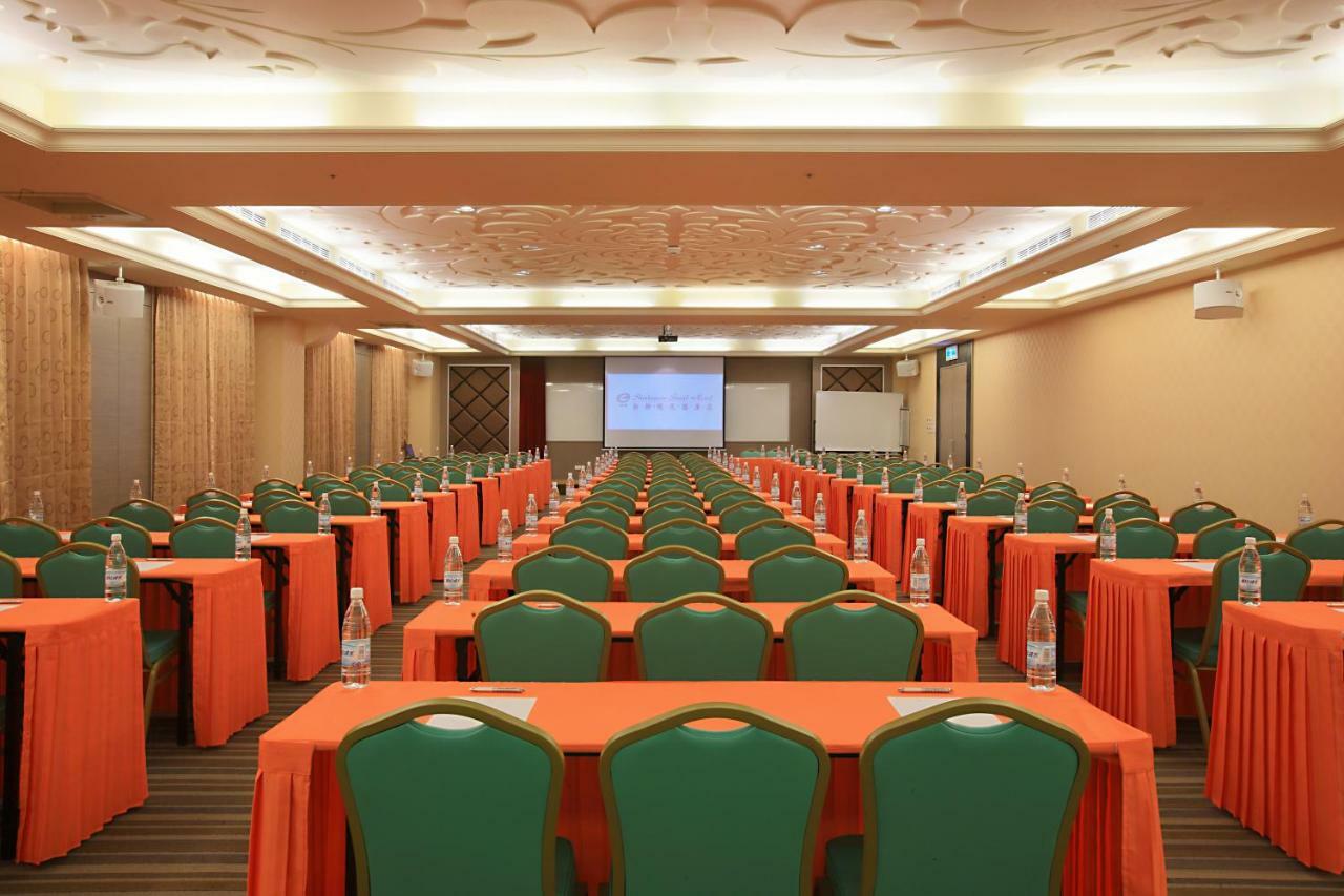 Shinkansen Grand Hotel Taichung Exterior photo