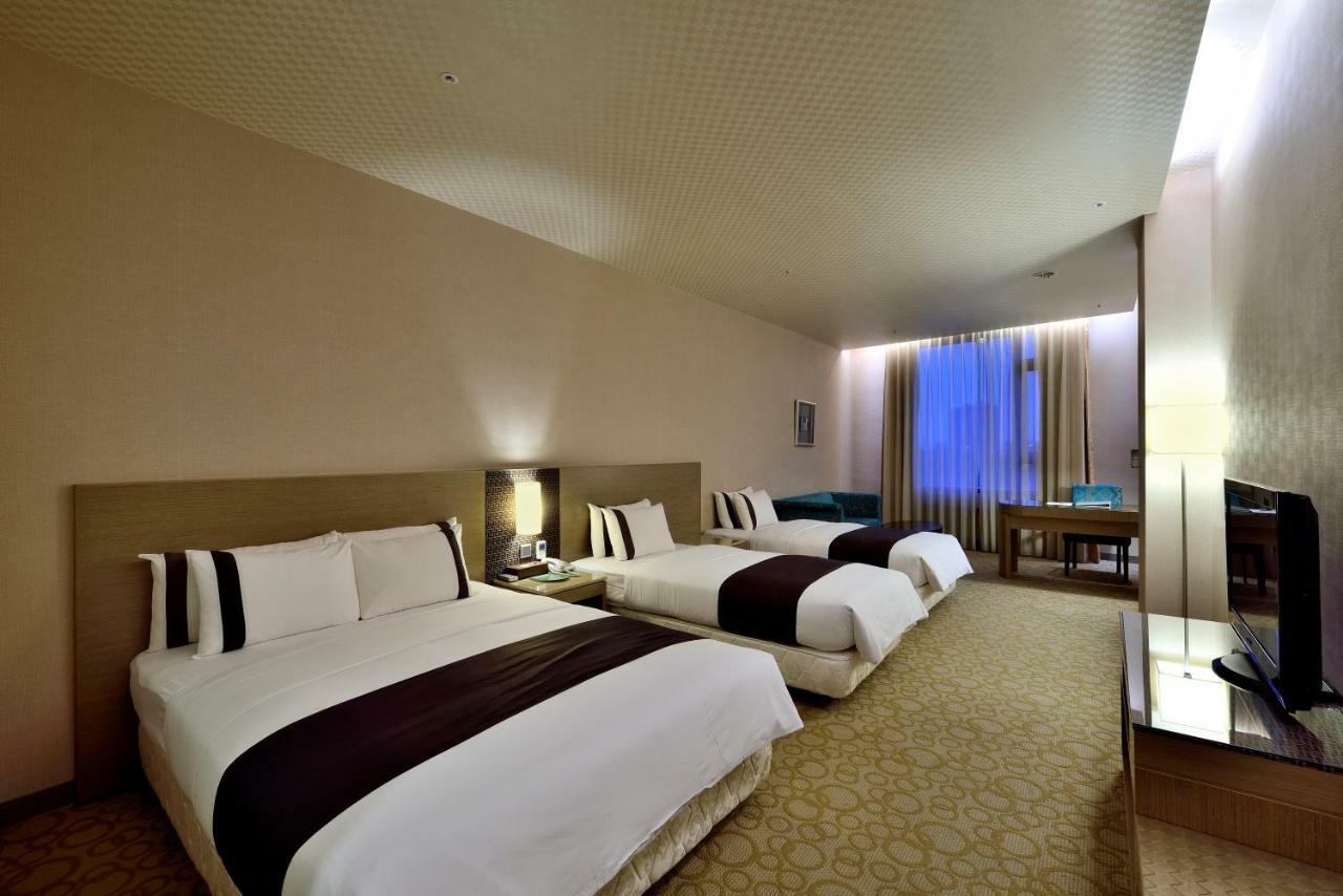 Shinkansen Grand Hotel Taichung Room photo